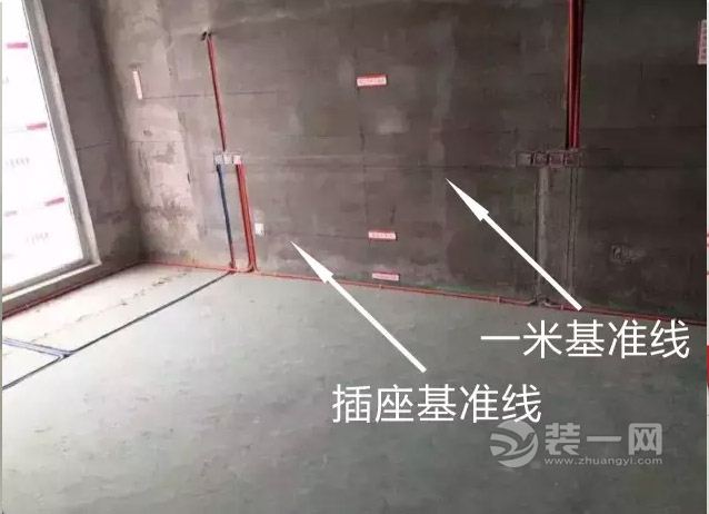 家装中电线的接头情况有大概四种: 一种是终端接法,这种情况要用其中一根线去缠另外几根线,缠的圈数至少要五圈,然后用钳子铰紧,再把另外几根线反折过来。 第二种是延长接法,延长接法也可以用上面的分支接法,用一根线往另一根线上去缠。也可以两根线互缠,互缠也至少三到五圈,然后铰紧。